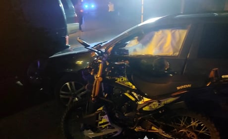 У Сарнах в аварії за участі пʼяти транспортних засобів травмувалися підлітки на мотоциклі