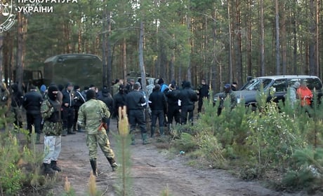 Стріляли по авто і били людей: на Сарненщині засудили 11 «керівників» над бурштинокапачами
