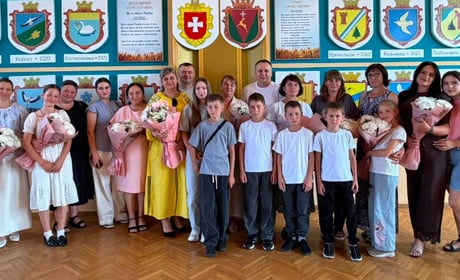 193 дитини на 35 неньок: у Сарненському районі вручили почесні відзнаки багатодітним матерям