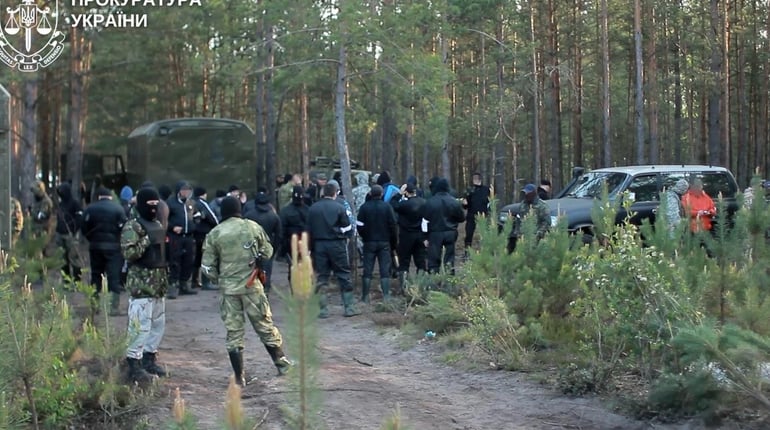 Стріляли по авто і били людей: на Сарненщині засудили 11 «керівників» над бурштинокапачами