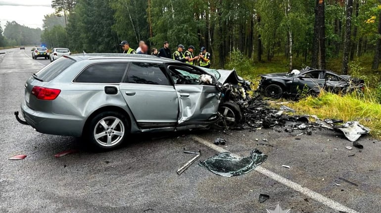 На трасі на Сарненщині зіткнулися дві Audi: 19-річна водійка загинула, інша травмувалася