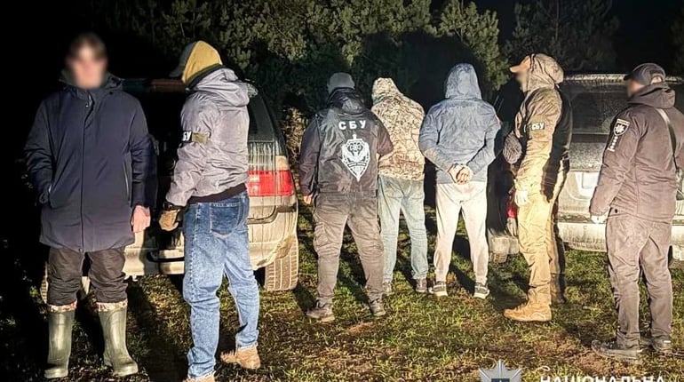 За 21 тисячу доларів організували незаконний виїзд: на Сарненщині судитимуть п’ятьох переправників