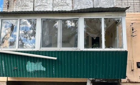 На Херсонщині окупанти атакували будинки, магазин, швидку та приватні автомобілі