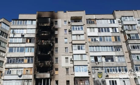На Херсонщині армія рф завдала ударів по будинках, маршрутці, швидкій та приватних автівках