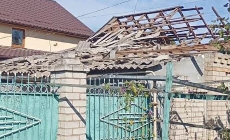 На Херсонщині окупанти завдали ударів по житлових будинках та приватних авто