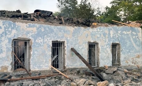 На Херсонщині окупанти завдали ударів по житлових будинках, автівках та господарській споруді