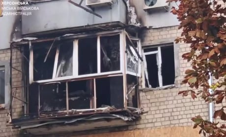 На Херсонщині окупанти завдали ударів по житлових будинках, автобусу та приватних автівках