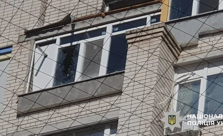 На Херсонщині окупанти завдали ударів по будинках, магазину та приватним авто
