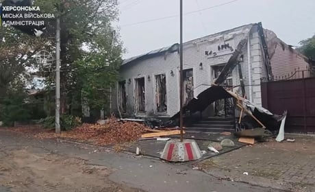 На Херсонщині окупанти завдали ударів по житлових будинках, АЗС та приватним автомобілям
