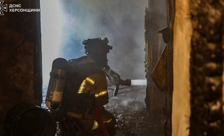 На Херсонщині окупанти атакували церкву, маршрутки, гаражі та приватні автомобілі