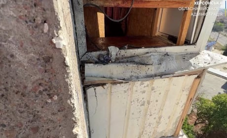 На Херсонщині армія рф атакувала багатоповерхівки, приватні будинки та транспорт