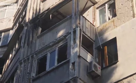 На Херсонщині армія рф завдала ударів по будинках, адмінбудівлі та приватним автомобілям