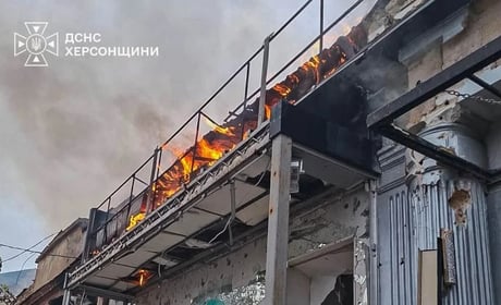 На Херсонщині окупанти завдали ударів по житлових будинках, критичній та соціальній інфраструктурі