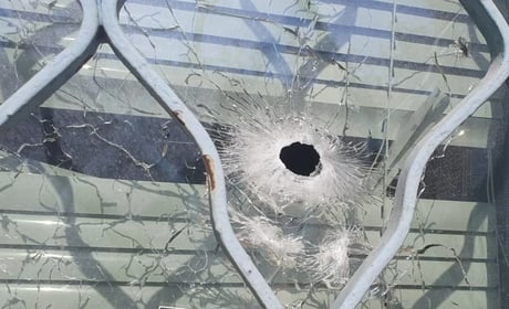 На Херсонщині окупанти завдали ударів по будинкам, АЗС, монастирю та приватним авто