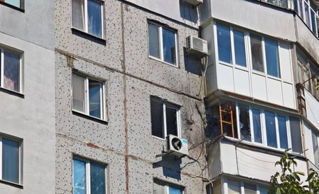 На Херсонщині окупанти завдали ударів по будинках, автобусу та приватним автівкам