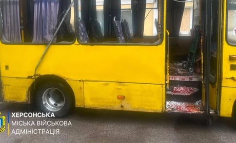 Після удару РФ поранений водій продовжив везти маршрутку із загиблими Херсоном