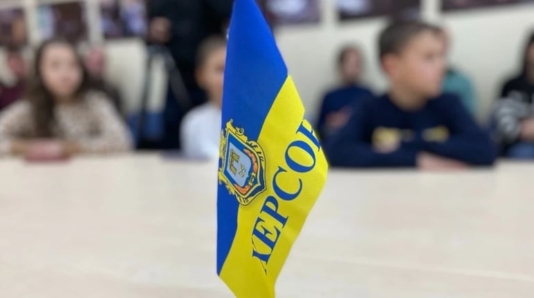 «Мокрий, але живий»: п'ять історій про український прапор у Херсоні