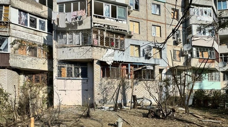 На Херсонщині окупанти атакували будинки, сільгоспспоруду та при ватні автомобілі