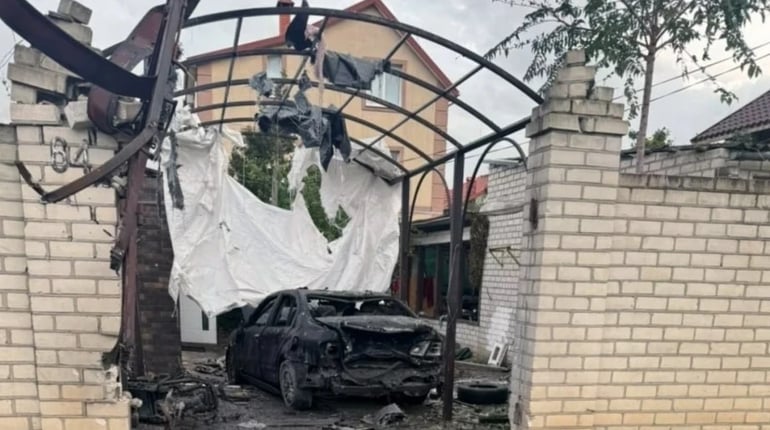 На Херсонщині окупанти атакували житлові будинки, господарські споруди та приватні автомобілі