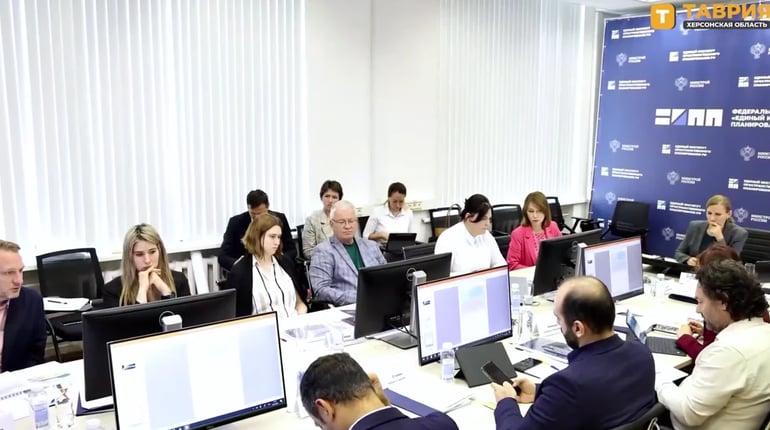 В Олешках люди потерпають від голоду, а окупанти планують заводи та рибну ферму