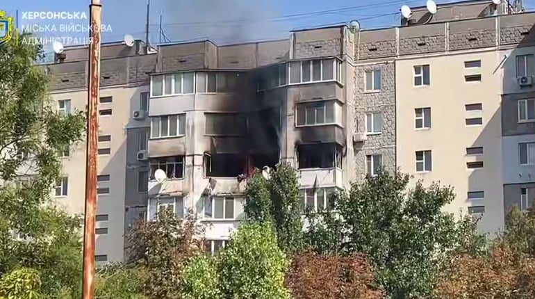 На Херсонщині окупанти атакували житлові будинки, церкву, магазин, будинок культури та приватні авто