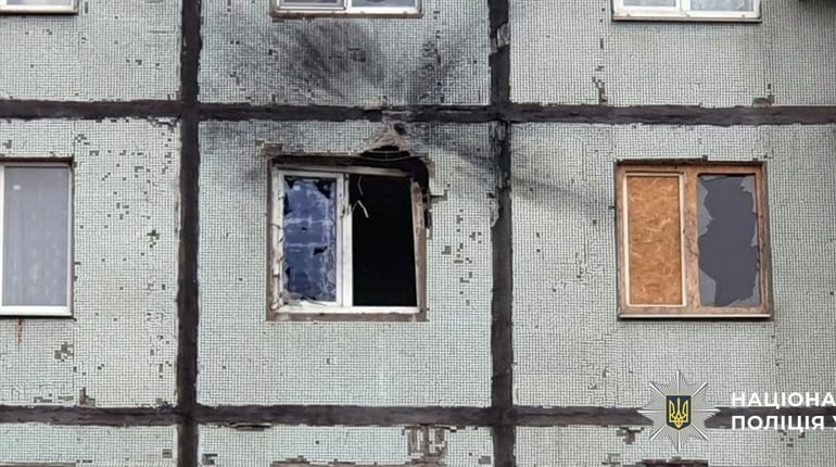 На Херсонщині окупанти атакували житлові будинки, громадський транспорт та приватні авто