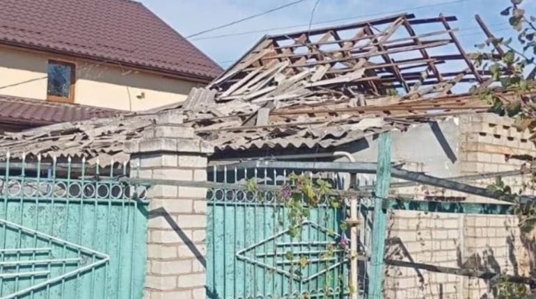 На Херсонщині окупанти завдали ударів по житлових будинках та приватних авто