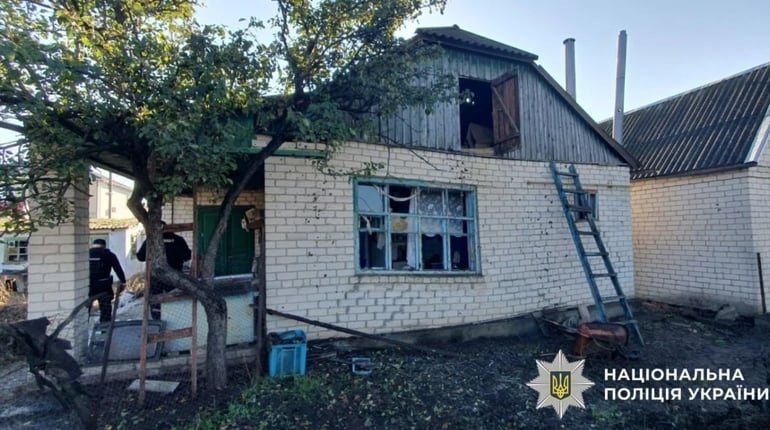 На Херсонщині окупанти завдали ударів по житлових будинках та приватних автомобілях