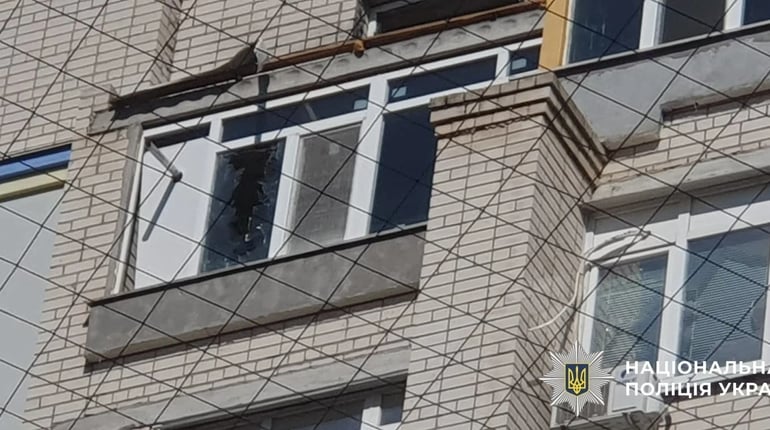 На Херсонщині окупанти завдали ударів по будинках, магазину та приватним авто