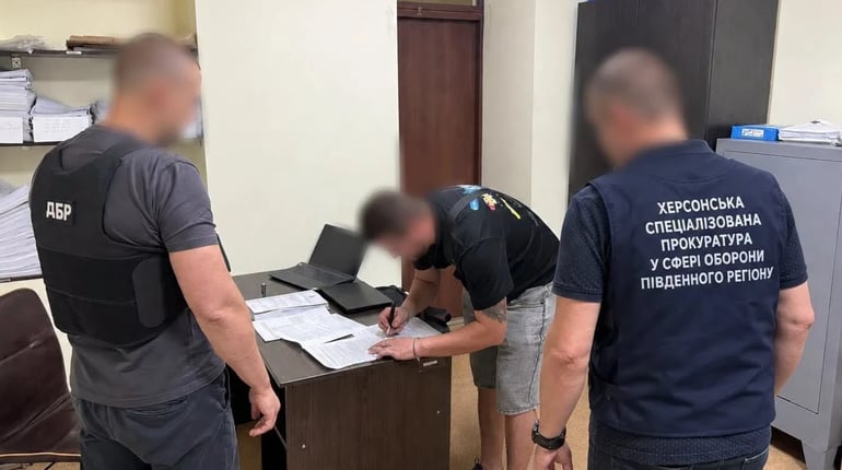 Двох військових на Херсонщині підозрюють у побитті підлеглих