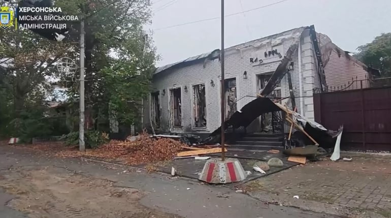 На Херсонщині окупанти завдали ударів по житлових будинках, АЗС та приватним автомобілям
