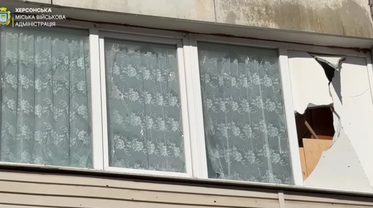 На Херсонщині окупанти завдали ударів по будинках, сільгосптехніці та приватним автомобілям