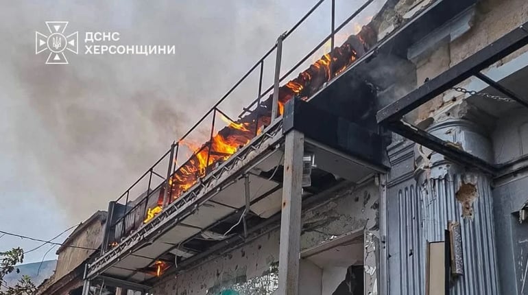На Херсонщині окупанти завдали ударів по житлових будинках, критичній та соціальній інфраструктурі