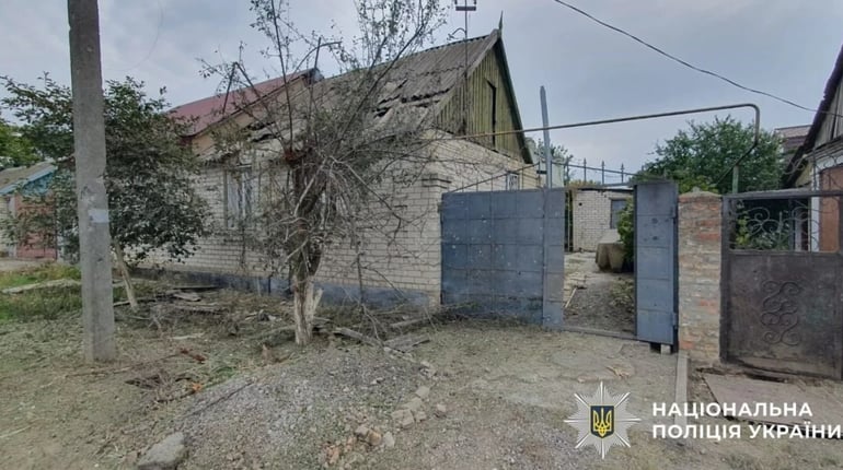 На Херсонщині окупанти завдали ударів по житлових будинках та приватним автомобілям