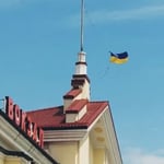 Прапор над вокзалом під час окупації