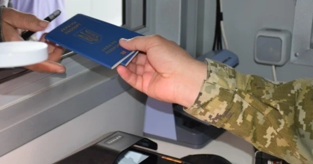Пункти пропуску на кордоні можуть тимчасово зупиняти роботу під час атак РФ. Що варто знати туристам