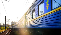 Поїзди «Укрзалізниці» затримуються на кілька годин. Найбільше — міжнародні рейси до Польщі