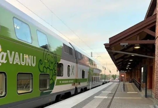 У Європі запустили новий двоповерховий потяг — він став частиною найдовшого залізничного маршруту