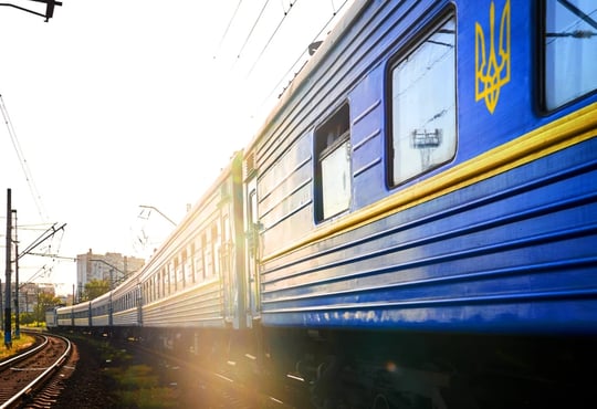 Поїзди «Укрзалізниці» затримуються на кілька годин. Найбільше — міжнародні рейси до Польщі