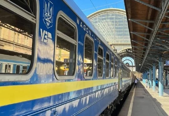 Обстріли ускладнили виїзд за кордон — як тепер планувати дорогу через Польщу і Молдову