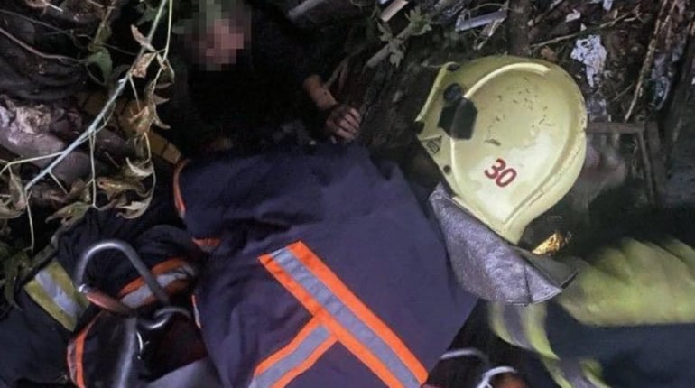 У Фастові рятувальники витягли чоловіка з погреба