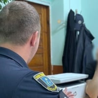 Напав на працівницю та втік з награбованим: поліція Шостки затримала 36-річного грабіжника
