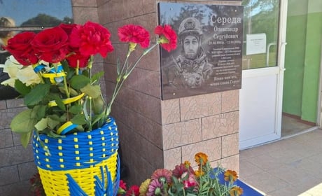 У Клишках відкрили меморіальну дошку загиблому прикордоннику Олександру Середі