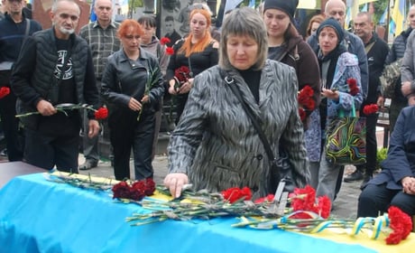 Змінив гітару на зброю: Шостка попрощалася з музикантом і захисником Богданом Бабинцем