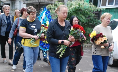 «Золота людина» та мужній воїн: Шосткинщина попрощалася зі старшим лейтенантом Максимом Хоменком