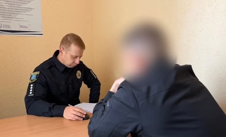 Шосткинські поліцейські затримали чоловіка, який під час сварки вдарив ножем односельця