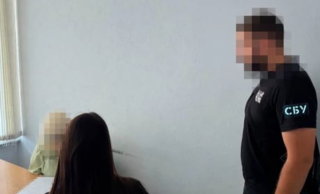 СБУ повідомила про підозру очільниці комунальної установи, яка підтримувала обстріли РФ