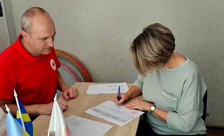 12 підприємців Шосткинської громади отримали гранти по 120 тисяч гривень від Червоного Хреста