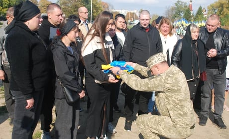 Накрив собою відхід побратимів під Бахмутом: Шосткинська громада попрощалася з розвідником