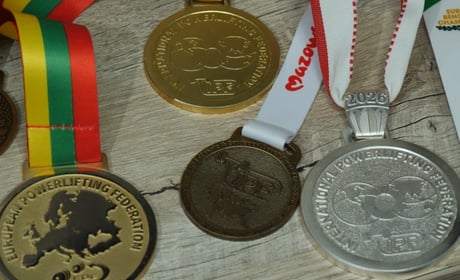 Золото, медалі та іменні стипендії: як шосткинські спорсмени прославляють громаду на весь світ